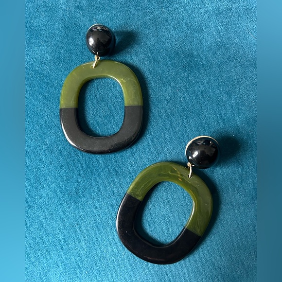 🔹3/$20 Chunky Earrings - Picture 1 of 2